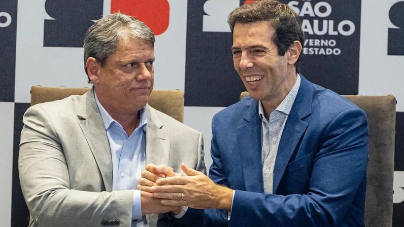O governador Tarcísio de Freitas (Republicanos) e o secretário de educação, Renato Feder. Créditos: Flávio Florido/EducaçãoSP