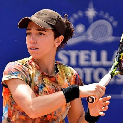 Pedretti vence quartas e decide título de duplas com Bohrer