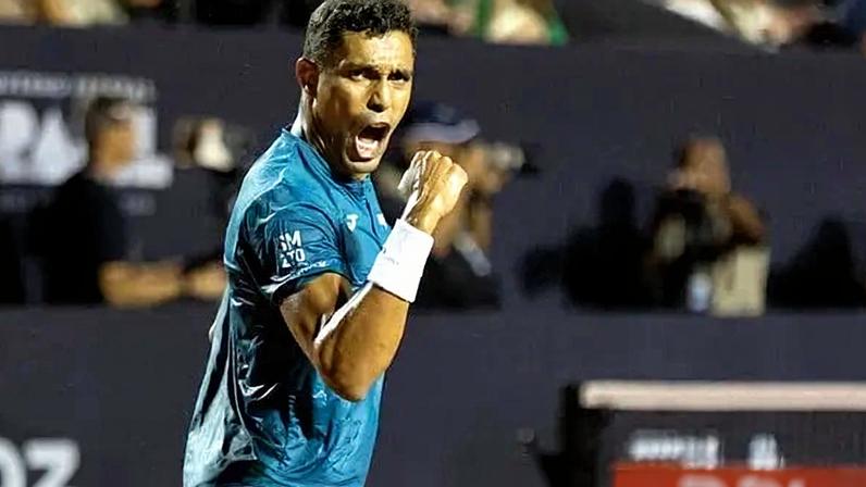 Thiago Monteiro e a mãe adotiva, Fátima (Reprodução)