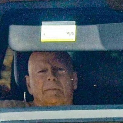 Bruce Willis é clicado após esposa revelar que ele não sabe que tem demência