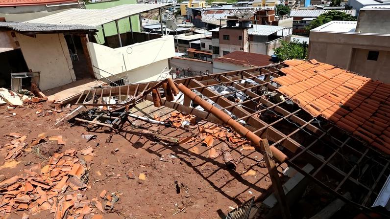 Casas destruídas após fortes chuvas no bairro Cerâmica, na zona sudeste de Juiz de Fora – Foto: Tomaz Silva/Agência Brasil