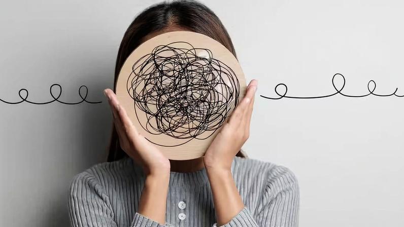 Especialista explica como a saúde mental afeta a pele dos adolesentes — Foto: Freepik