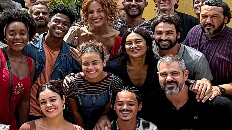 Despedida de Juliano Cazarré de 'Três Graças' reúne parte do elenco da novela — Foto: Reprodução/Instagram