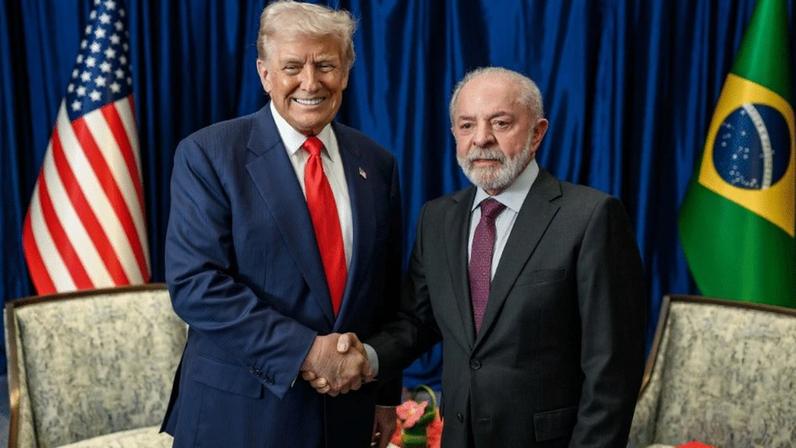 Trump e Lula durante encontro em Kuala Lumpur, na Malásia