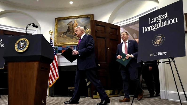 O presidente dos Estados Unidos, Donald Trump, durante o anúncio nesta quinta-feira (12) na Casa Branca (Foto: WILL OLIVER/EFE/EPA)
