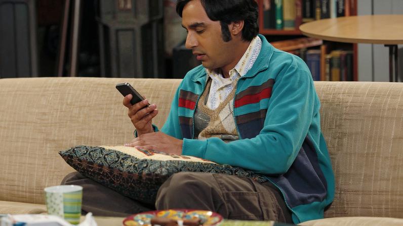 Kunal Nayyar, seen here on the set of “Big Bang Theory,” divulged in December 2025 that he anonymously donates to medical costs for families in need.
