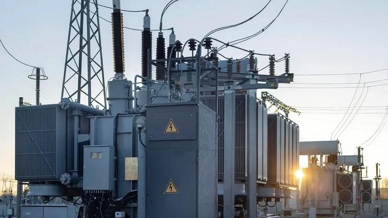 Um transformador convencional de alta tensão.