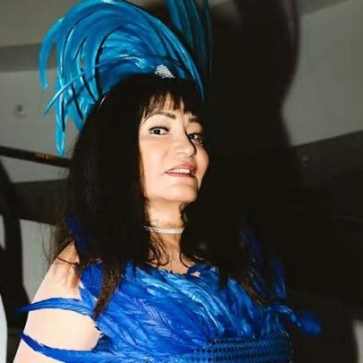 Atriz Jussara Calmon volta à Beija-Flor e questiona o etarismo