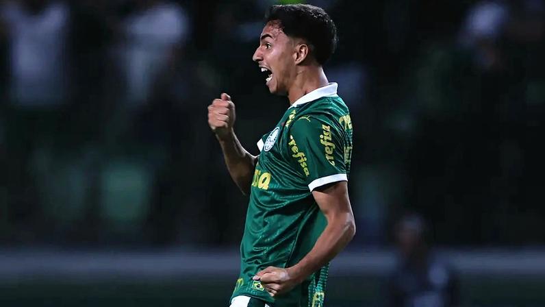 Vitor Reis, durante passagem pelo Palmeiras (Foto: Ettore Chiereguini/AGIF)