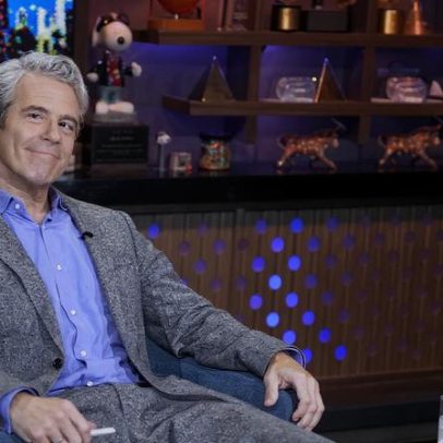 Andy Cohen comenta demissão de Jill Zarin do RHONY por comentário sobre Bad Bunny