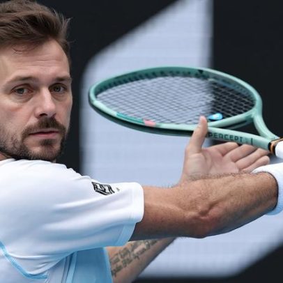 Wawrinka supera estreia em Montpellier e iguala marca de Connors