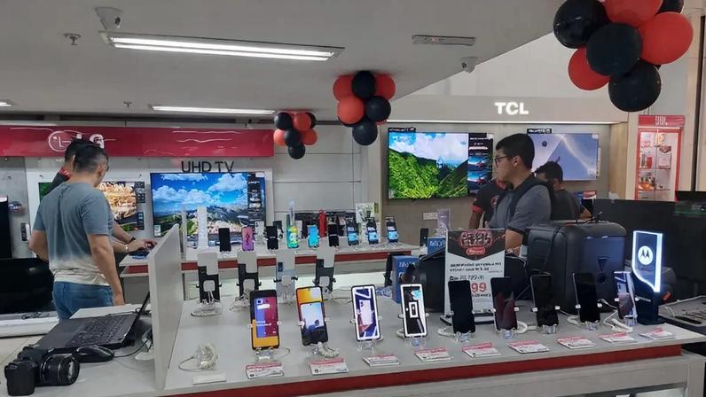 Smartphones estão entre os produtos afetados pelo aumento do imposto de importação — Foto: Naine Carvalho/ Rede Amazônica