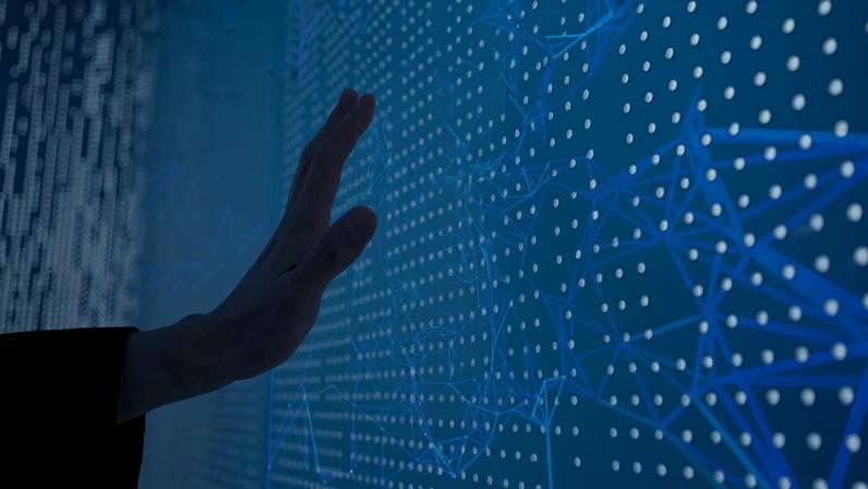A maior crítica a essa crença da tecnologia como panaceia é sua disposição a ignorar os complexos contextos humanos, sociais e políticos, todos os inúmeros aspectos subjetivos e qualitativos