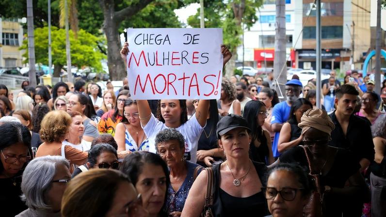 Ato público em combate a violência à mulher acontece em Volta Redonda — Foto: Adriana Cópio - Secom/PMVR