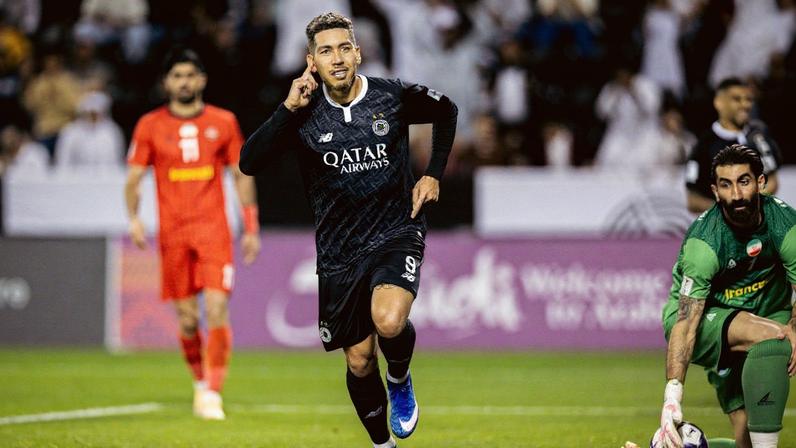 Roberto Firmino comemora seu gol na vitória do Al Sadd sobre o Tractor — Foto: Divulgação/Al Sadd