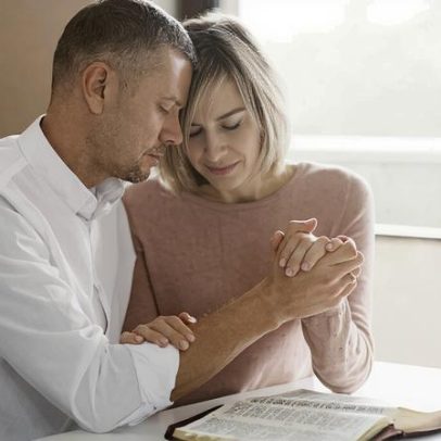 Amor sacrificial de Cristo inspira modelo para o casamento