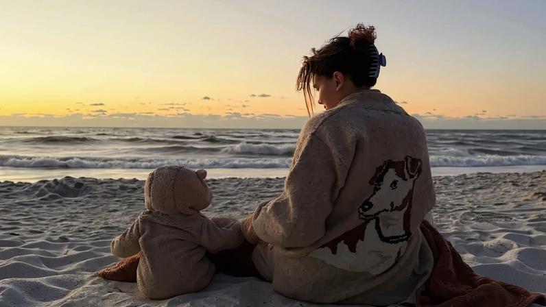 Millie Bobby Brown posted a rare photo on Instagram Friday of her and her daughter sitting on the beach to celebrate her 22nd birthday.