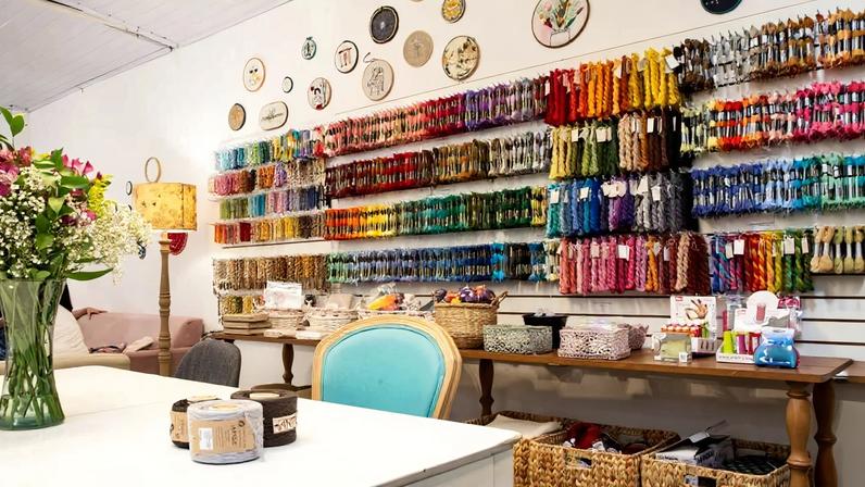 Do #Knittok ao handmade: por que a Gen Z voltou às agulhas