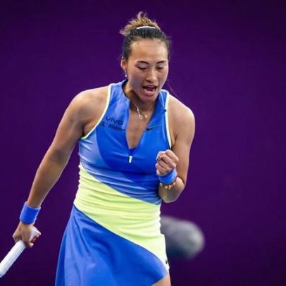 Zheng retorna com vitória e 20 aces; cotovelo está melhor