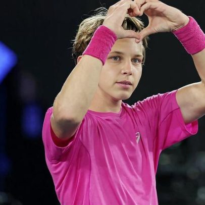 Sesko vence em Melbourne e conquista título histórico