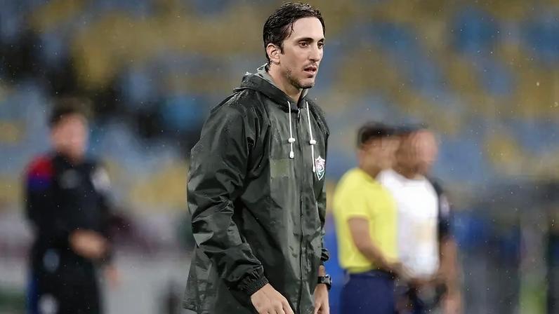 Zubeldía em campo durante Fluminense x Maricá (Foto: Marcelo Gonçalves/FFC)