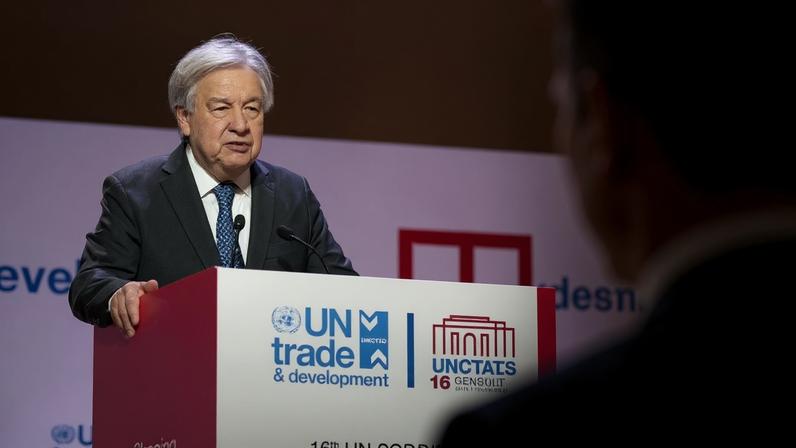 Antonio Guterres, secretário-geral da ONU, em uma audiência sobre o clima. Foto: Fabrice COFFRINI / AFP
