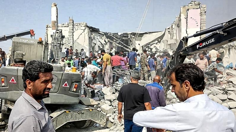 Uma escola feminina em Minab, na província de Hormozgan, no sul do Irã, bombardeada por Israel e EUA em 28 de fevereiro de 2026. Foto: ALI NAJAFI / ISNA / AFP
