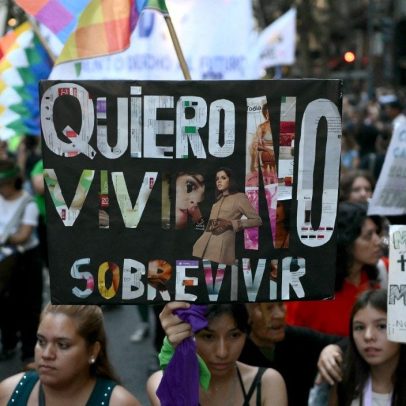 Milhares protestam contra ajuste de Milei na Argentina