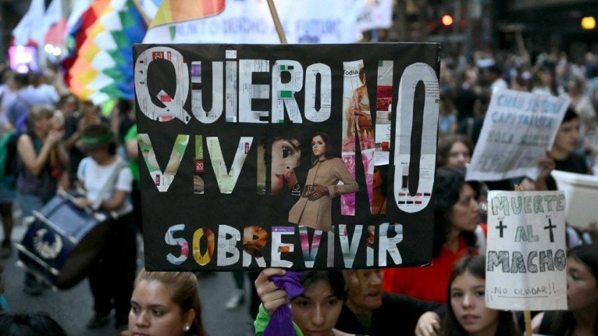 Milhares protestam contra ajuste de Milei na Argentina