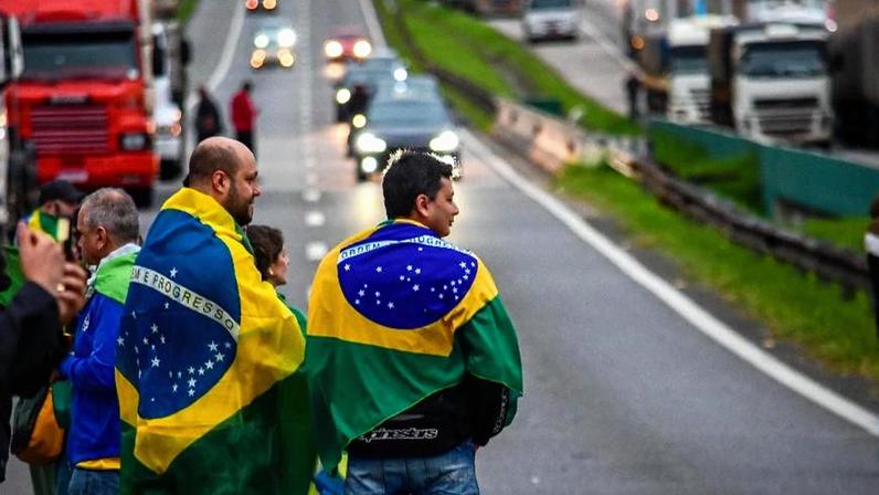 Diversos pontos da Via Dutra foram interditados por caminhoneiros e apoiadores do ex-presidente Jair Bolsonaro após as eleições de 2022
