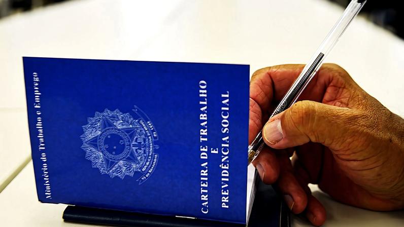 Carteira de Trabalho e Previdência Social (CTPS)