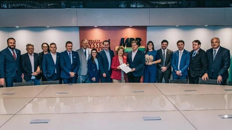Diretórios estaduais do MDB entregam manifesto por neutralidade do partido ao presidente Baleia Rossi