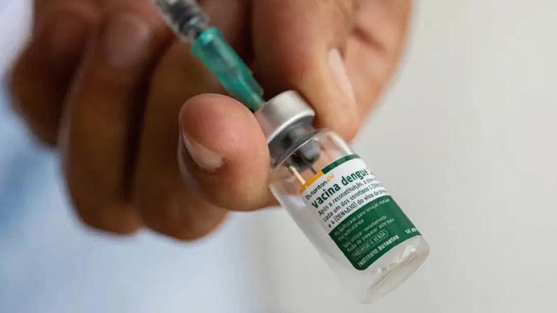 Fotografia da vacina da Dengue.