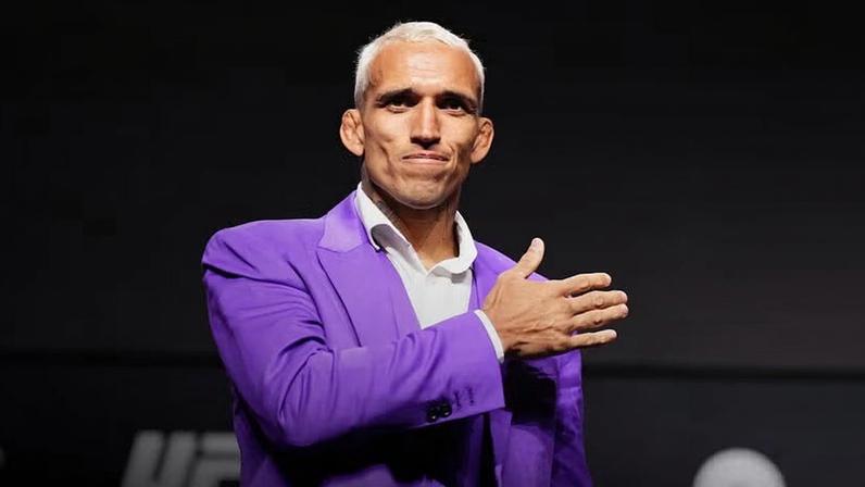 Charles "do Bronxs" Oliveira durante a Coletiva de Imprensa do UFC 326, em março de 2026. (Foto por Jeff Bottari/Zuffa LLC)