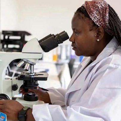 Quase metade da ciência brasileira é de mulheres, porém com menos influência