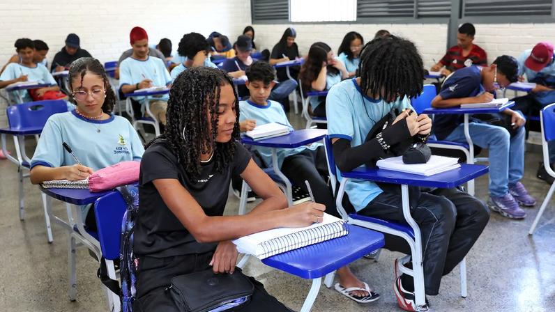 Brasília (DF), 19/02/2025 - Programa Pé-de-Meia. Alunos da escola CED 619 da Samambaia. Foto: Antônio Cruz/Agência Brasil