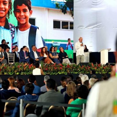 Lula inaugura instituições de ensino em Brasília durante cerimônia