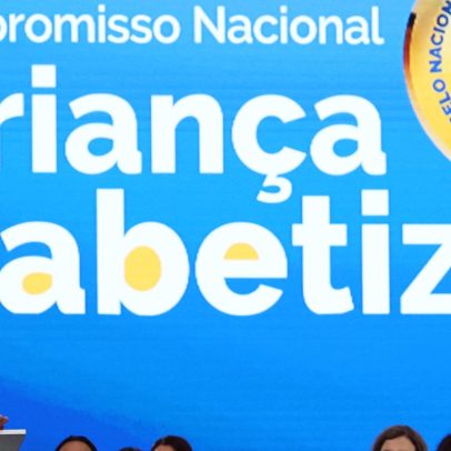 Lula participa da premiação do Selo Nacional Compromisso com a Alfabetização