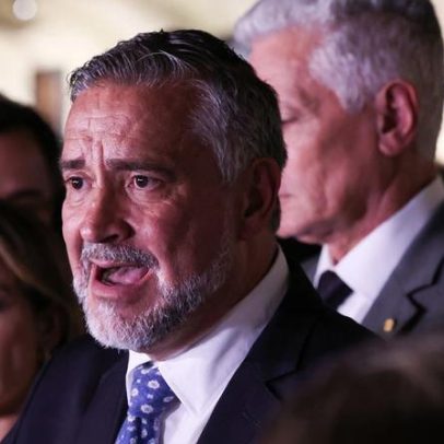 Base do governo pede indiciamento de Bolsonaro na CPMI do INSS