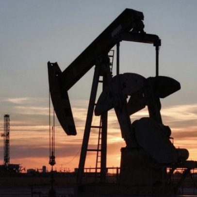 Petróleo sobe 8% com interrupção no Oriente Médio por conflito no Irã