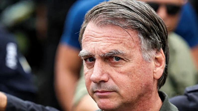 Bolsonaro completa 24 horas na UTI sem previsão de alta