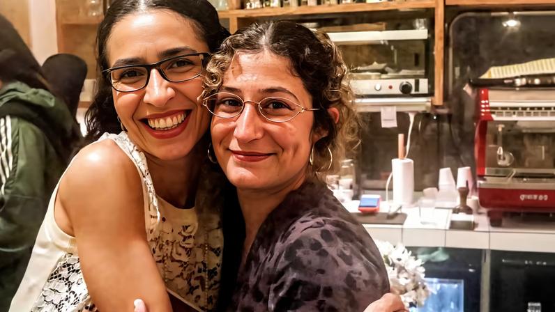 Marisa Monte participa de noite de autógrafos do romance de Rosa Beltrão