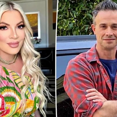 Tori Spelling relembra seu único encontro ruim com Freddie Prinze Jr.