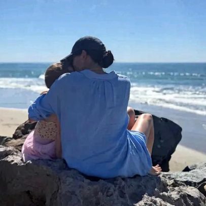 Meghan Markle revela foto rara de Lilibet tirada por Harry no Dia da Mulher