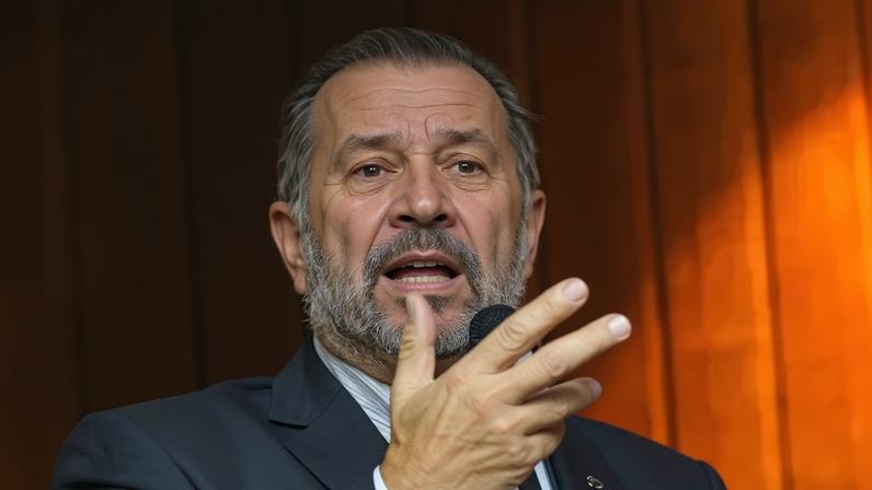 Presidente nacional do PDT, Carlos Lupi,