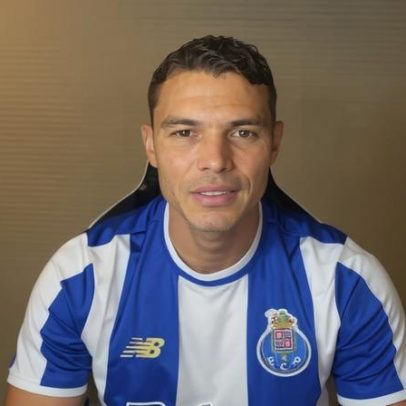 Thiago Silva completa mil jogos na carreira em duelo do Porto pela Liga Europa