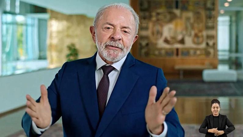 Lula pede reflexão sobre tratamento a mulheres e defende combate ao feminicídio