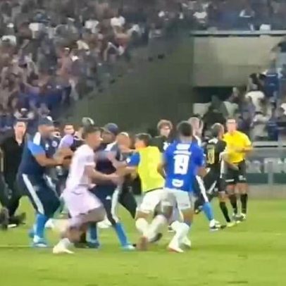 Goleiro do Atlético-MG processa torcida do Cruzeiro por camisa de briga