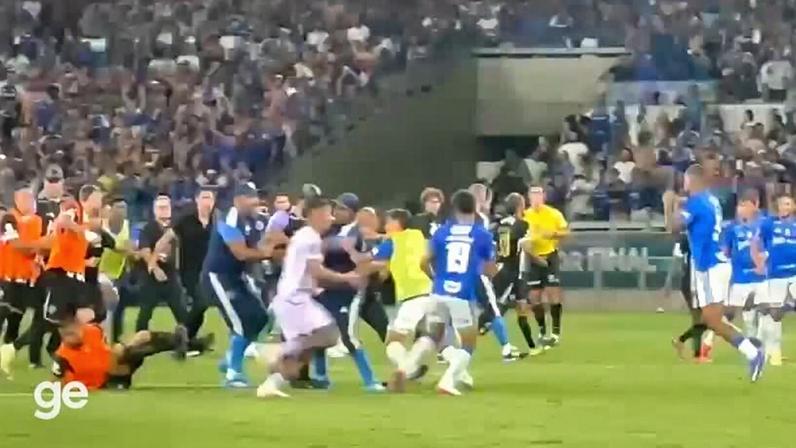 Goleiro do Atlético-MG processa organizada do Cruzeiro por vender camisa de briga em clássico