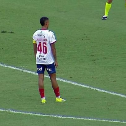 Neymar reage a impedimento; Vasco de Renato avança com pênalti inusitado